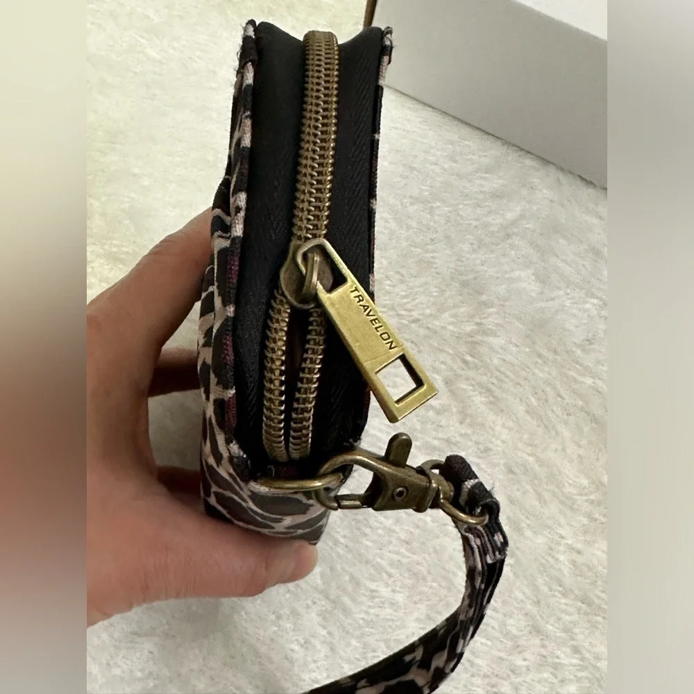 Travelon Leopard Print Wristlet ✈️